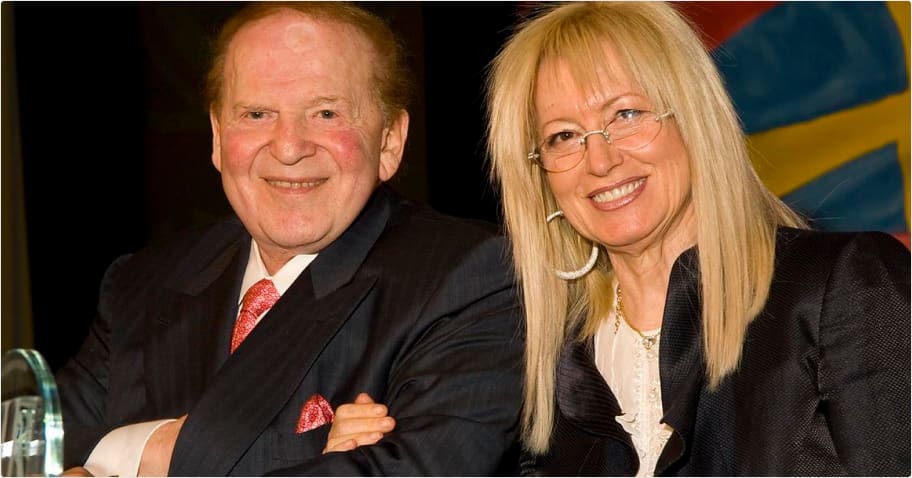 Miriam Adelson holding her husband Sheldon Adelson
